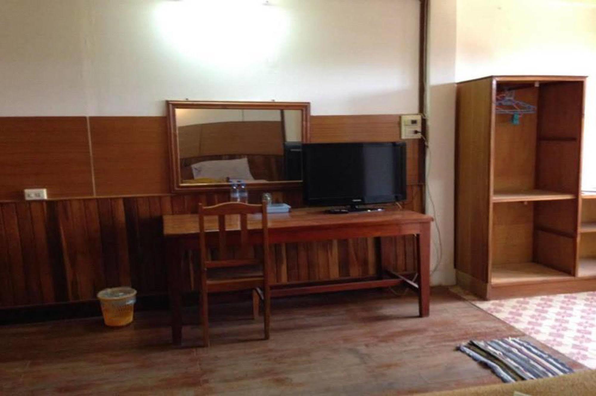Champa Hotel Паксе Экстерьер фото