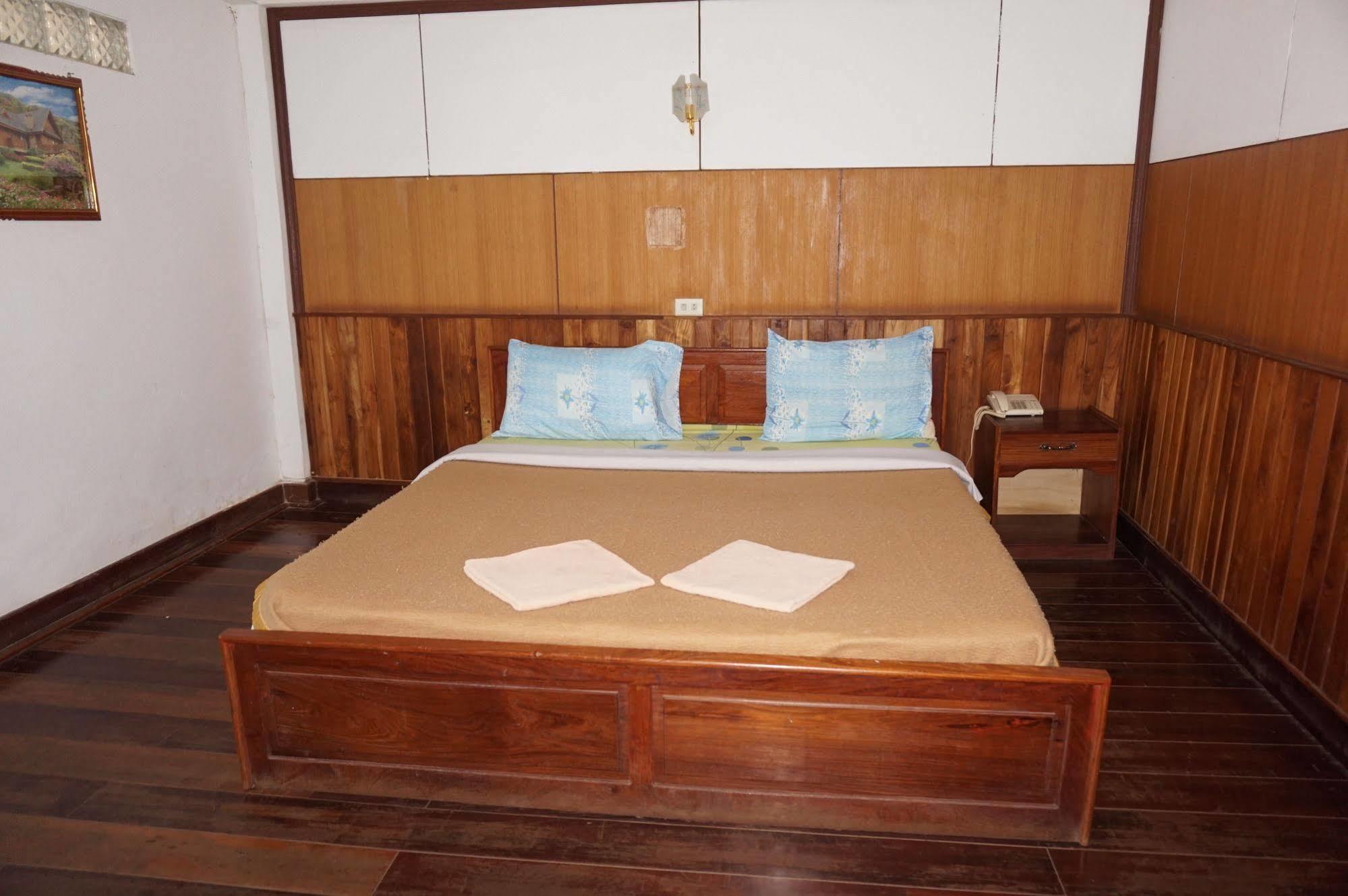 Champa Hotel Паксе Экстерьер фото