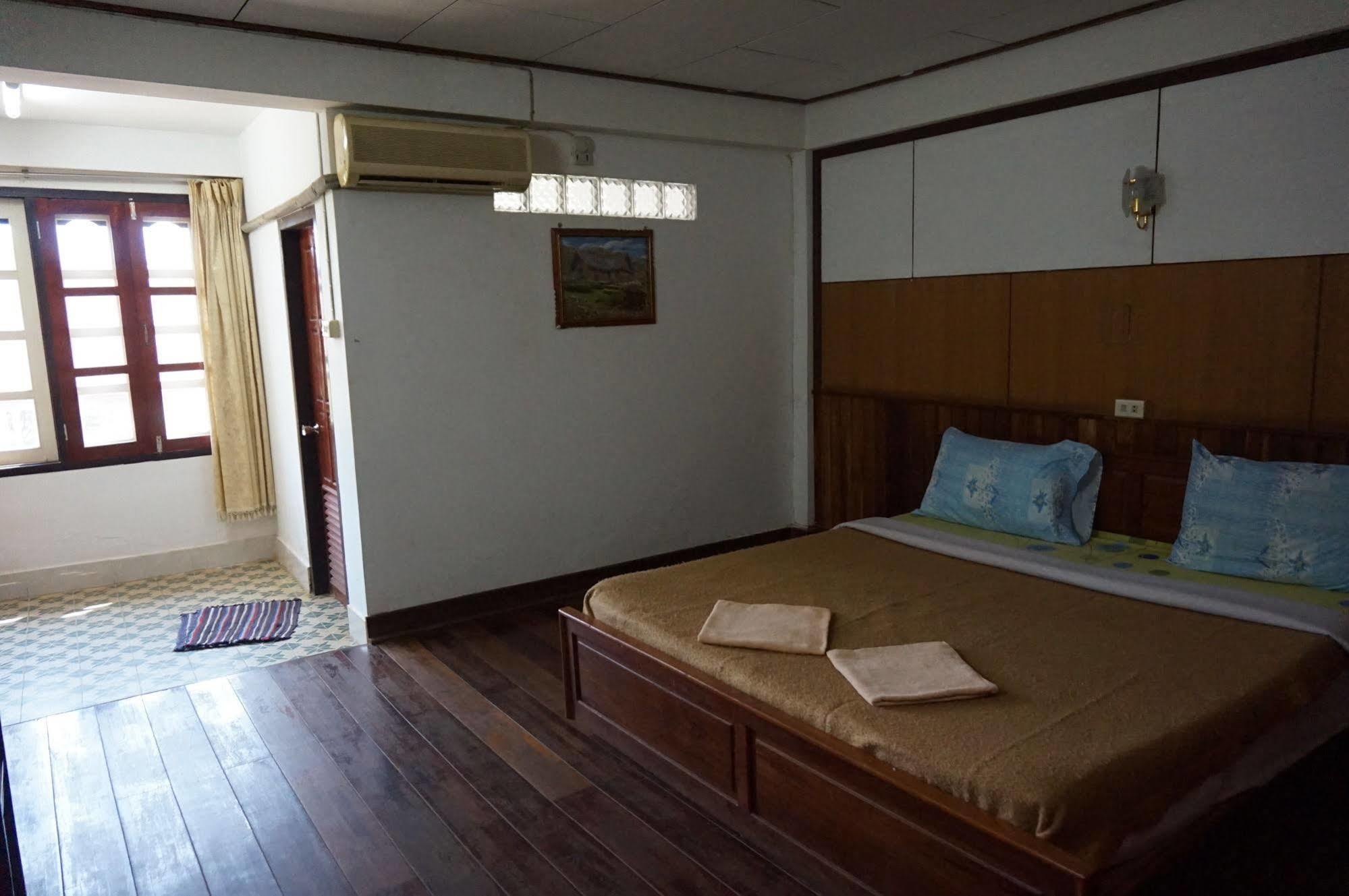Champa Hotel Паксе Экстерьер фото