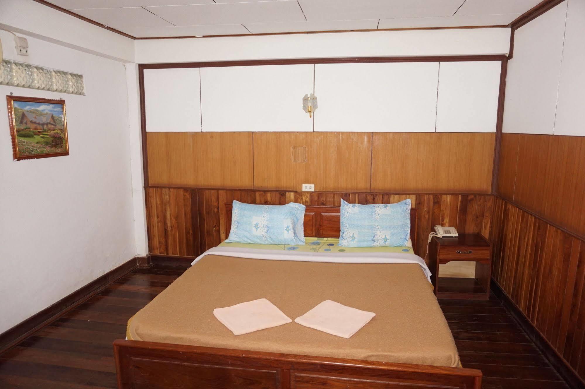 Champa Hotel Паксе Экстерьер фото